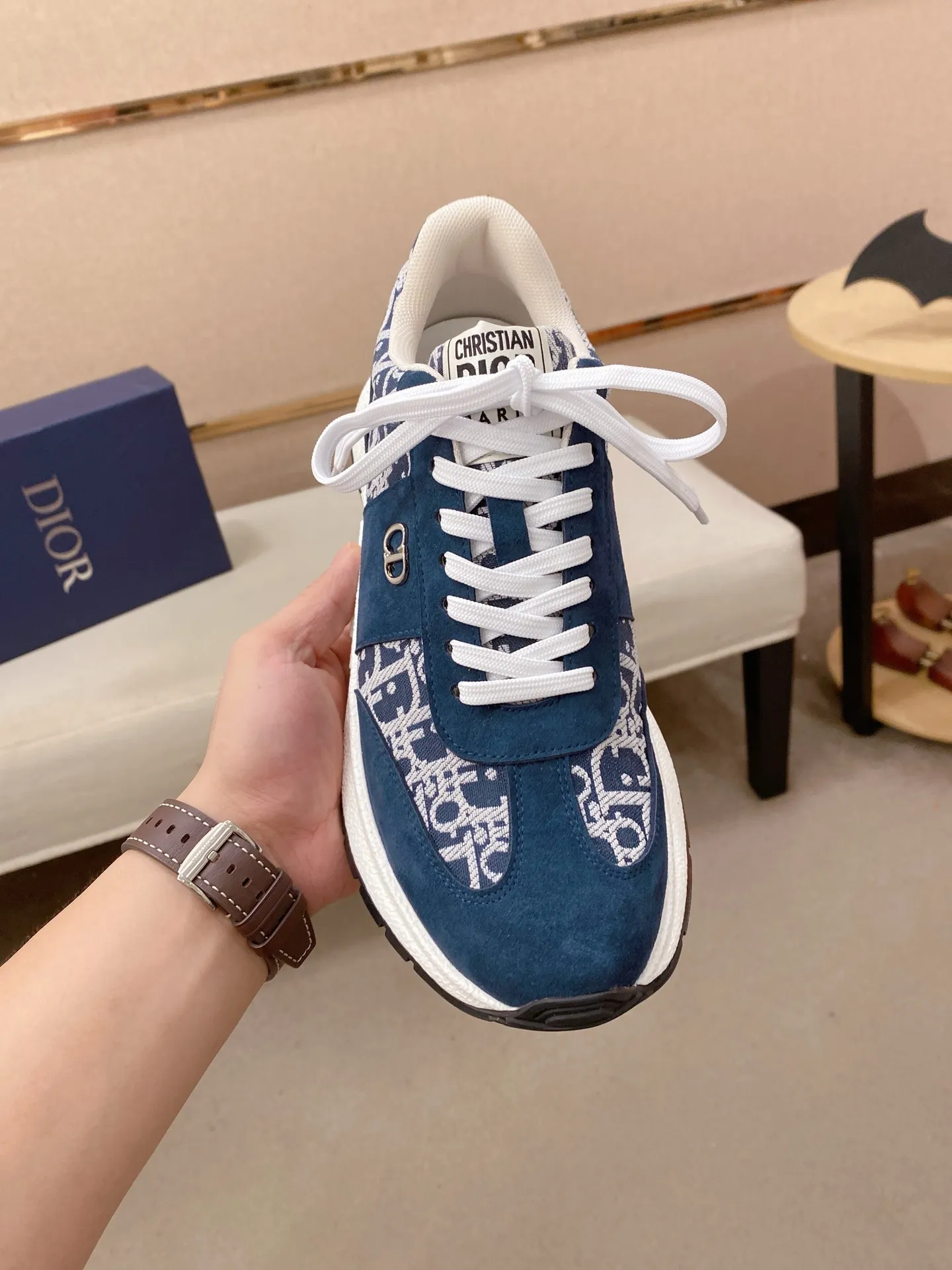 Men's shoes💰 462💰🇮🇹🇮🇹Dior d The new model is on sale at the same time at the counter. The upper 🇮🇹 is imported Italian first-layer cowhide, and the lining is fully imported sheepskin 💪💪. It is a complete 1⃣️ to 1⃣️ replica 🇮🇹💪💪, ⚠ Sole: The original sole is specially provided by the original factory. The exclusive movable molded sole is super comfortable. ⚠Original factory single goods, 🔍🔍high quality, you can enter and leave the counter at will, welcome to compare⚠. Code number: 38-44. Can be customized 45-46